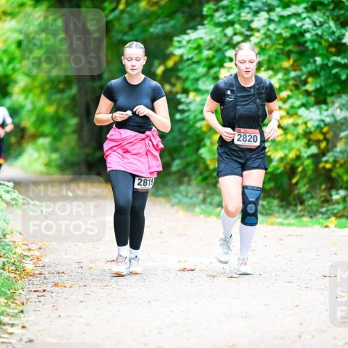 12.10.2025 - Bramfelder Halbmarathon 2025 Dr. Thomas Lammeyer http://msf.ph/oto/9350753 12.10.2025 10:35:36 Laufen 2820, 2819 meine-sportfotos.de
