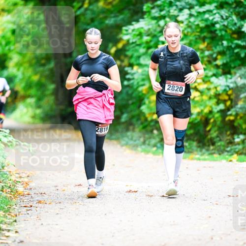 12.10.2025 - Bramfelder Halbmarathon 2025 Dr. Thomas Lammeyer http://msf.ph/oto/9350754 12.10.2025 10:35:36 Laufen 2820, 2819 meine-sportfotos.de
