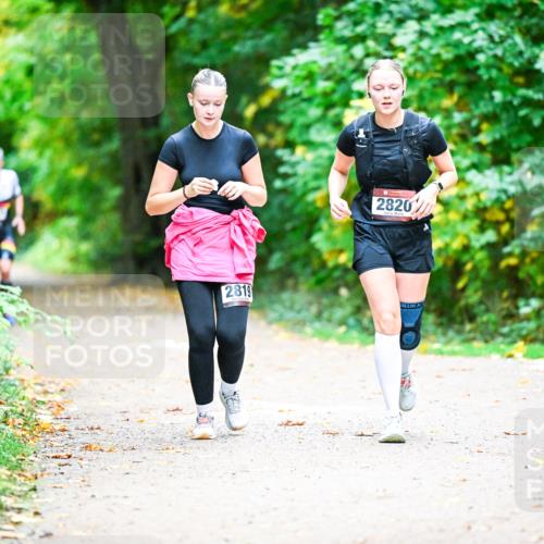 12.10.2025 - Bramfelder Halbmarathon 2025 Dr. Thomas Lammeyer http://msf.ph/oto/9350755 12.10.2025 10:35:36 Laufen 2820, 2819 meine-sportfotos.de