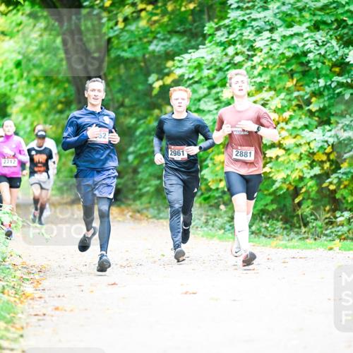 12.10.2025 - Bramfelder Halbmarathon 2025 Dr. Thomas Lammeyer http://msf.ph/oto/9350792 12.10.2025 10:36:00 Laufen 2712, 52, 2961, 2881 meine-sportfotos.de