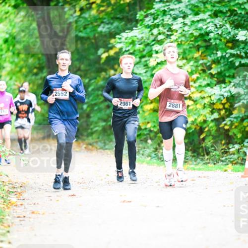 12.10.2025 - Bramfelder Halbmarathon 2025 Dr. Thomas Lammeyer http://msf.ph/oto/9350794 12.10.2025 10:36:00 Laufen 2712, 2552, 2961, 2881 meine-sportfotos.de