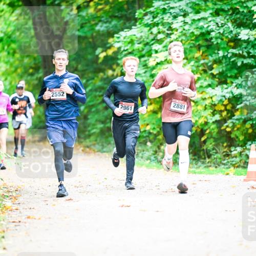 12.10.2025 - Bramfelder Halbmarathon 2025 Dr. Thomas Lammeyer http://msf.ph/oto/9350795 12.10.2025 10:36:00 Laufen 2832, 2552, 2961, 2881 meine-sportfotos.de