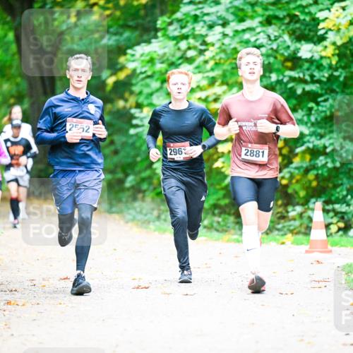 12.10.2025 - Bramfelder Halbmarathon 2025 Dr. Thomas Lammeyer http://msf.ph/oto/9350803 12.10.2025 10:36:01 Laufen 2552, 296, 2881 meine-sportfotos.de