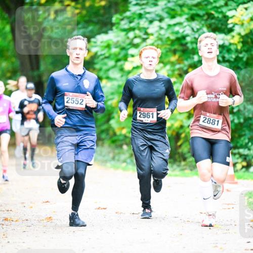 12.10.2025 - Bramfelder Halbmarathon 2025 Dr. Thomas Lammeyer http://msf.ph/oto/9350809 12.10.2025 10:36:02 Laufen 2552, 2961, 70, 2881 meine-sportfotos.de