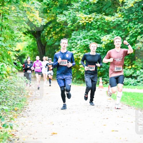 12.10.2025 - Bramfelder Halbmarathon 2025 Dr. Thomas Lammeyer http://msf.ph/oto/9350817 12.10.2025 10:36:03 Laufen 2552, 2961, 2881 meine-sportfotos.de