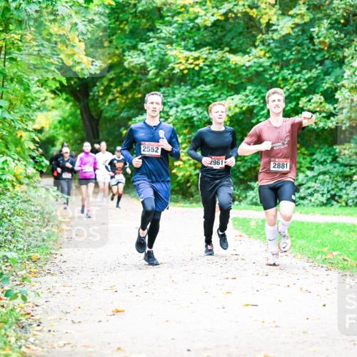 12.10.2025 - Bramfelder Halbmarathon 2025 Dr. Thomas Lammeyer http://msf.ph/oto/9350820 12.10.2025 10:36:03 Laufen 2552, 2961, 2881 meine-sportfotos.de