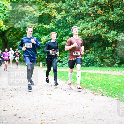 12.10.2025 - Bramfelder Halbmarathon 2025 Dr. Thomas Lammeyer http://msf.ph/oto/9350826 12.10.2025 10:36:04 Laufen 2552, 2961, 2881 meine-sportfotos.de