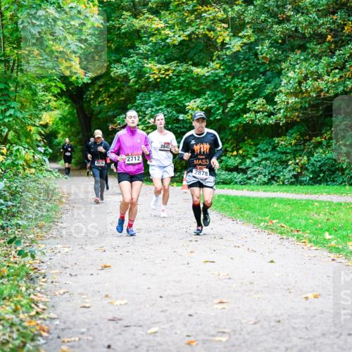 12.10.2025 - Bramfelder Halbmarathon 2025 Dr. Thomas Lammeyer http://msf.ph/oto/9350838 12.10.2025 10:36:09 Laufen 2836, 2712, 2842, 3, 2878 meine-sportfotos.de