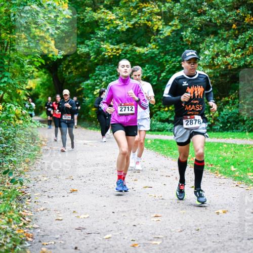 12.10.2025 - Bramfelder Halbmarathon 2025 Dr. Thomas Lammeyer http://msf.ph/oto/9350847 12.10.2025 10:36:10 Laufen 2836, 2712, 2878 meine-sportfotos.de