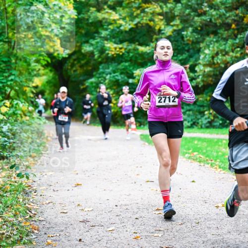 12.10.2025 - Bramfelder Halbmarathon 2025 Dr. Thomas Lammeyer http://msf.ph/oto/9350853 12.10.2025 10:36:11 Laufen 2712, 2878 meine-sportfotos.de