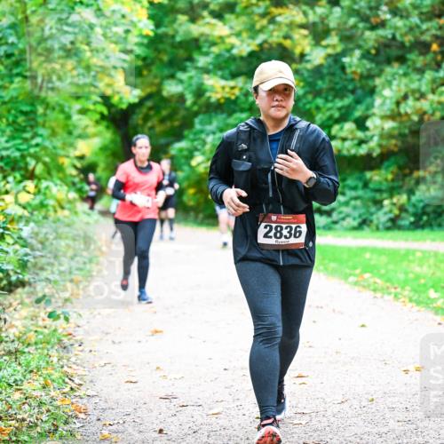 12.10.2025 - Bramfelder Halbmarathon 2025 Dr. Thomas Lammeyer http://msf.ph/oto/9350880 12.10.2025 10:36:16 Laufen 2836 meine-sportfotos.de