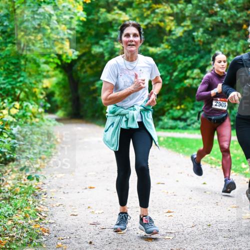 12.10.2025 - Bramfelder Halbmarathon 2025 Dr. Thomas Lammeyer http://msf.ph/oto/9350941 12.10.2025 10:36:26 Laufen 2909, 2943 meine-sportfotos.de