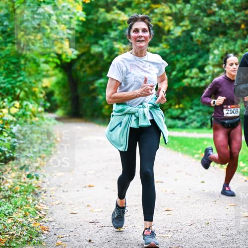 12.10.2025 - Bramfelder Halbmarathon 2025 Dr. Thomas Lammeyer http://msf.ph/oto/9350942 12.10.2025 10:36:26 Laufen 2909, 2943 meine-sportfotos.de