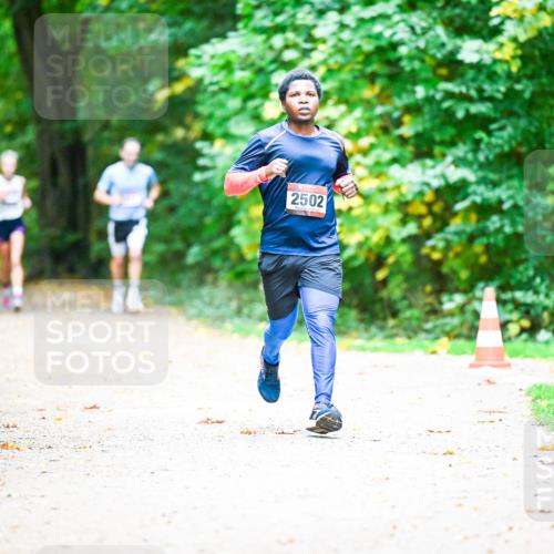 12.10.2025 - Bramfelder Halbmarathon 2025 Dr. Thomas Lammeyer http://msf.ph/oto/9350948 12.10.2025 10:36:50 Laufen 2502 meine-sportfotos.de