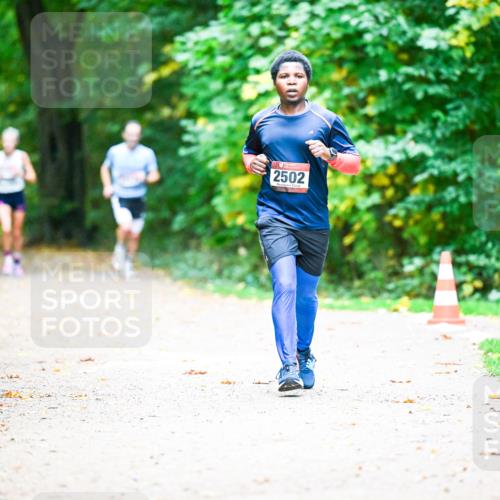 12.10.2025 - Bramfelder Halbmarathon 2025 Dr. Thomas Lammeyer http://msf.ph/oto/9350950 12.10.2025 10:36:50 Laufen 2502 meine-sportfotos.de