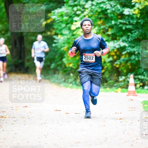 12.10.2025 - Bramfelder Halbmarathon 2025 Dr. Thomas Lammeyer http://msf.ph/oto/9350951 12.10.2025 10:36:50 Laufen 2502 meine-sportfotos.de