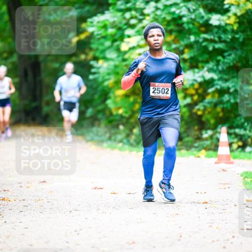 12.10.2025 - Bramfelder Halbmarathon 2025 Dr. Thomas Lammeyer http://msf.ph/oto/9350952 12.10.2025 10:36:51 Laufen 2502 meine-sportfotos.de