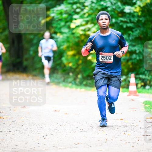 12.10.2025 - Bramfelder Halbmarathon 2025 Dr. Thomas Lammeyer http://msf.ph/oto/9350956 12.10.2025 10:36:51 Laufen 2502 meine-sportfotos.de