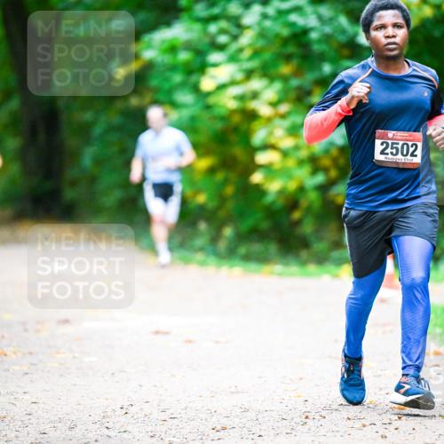 12.10.2025 - Bramfelder Halbmarathon 2025 Dr. Thomas Lammeyer http://msf.ph/oto/9350962 12.10.2025 10:36:52 Laufen 2502 meine-sportfotos.de