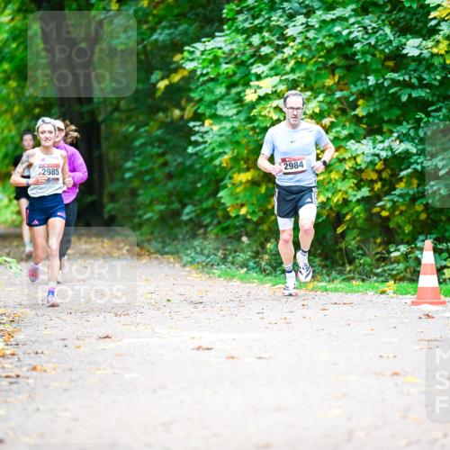 12.10.2025 - Bramfelder Halbmarathon 2025 Dr. Thomas Lammeyer http://msf.ph/oto/9350964 12.10.2025 10:36:54 Laufen 2728, 2985, 2984 meine-sportfotos.de