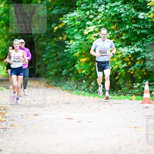 12.10.2025 - Bramfelder Halbmarathon 2025 Dr. Thomas Lammeyer http://msf.ph/oto/9350965 12.10.2025 10:36:54 Laufen 2728, 2985, 2984 meine-sportfotos.de