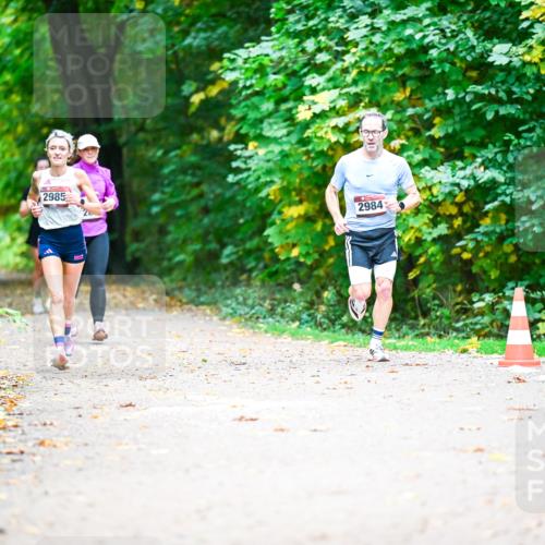 12.10.2025 - Bramfelder Halbmarathon 2025 Dr. Thomas Lammeyer http://msf.ph/oto/9350966 12.10.2025 10:36:54 Laufen 2728, 2985, 2984 meine-sportfotos.de