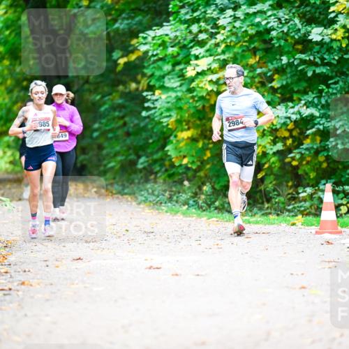 12.10.2025 - Bramfelder Halbmarathon 2025 Dr. Thomas Lammeyer http://msf.ph/oto/9350968 12.10.2025 10:36:55 Laufen 2728, 985, 849, 2984 meine-sportfotos.de