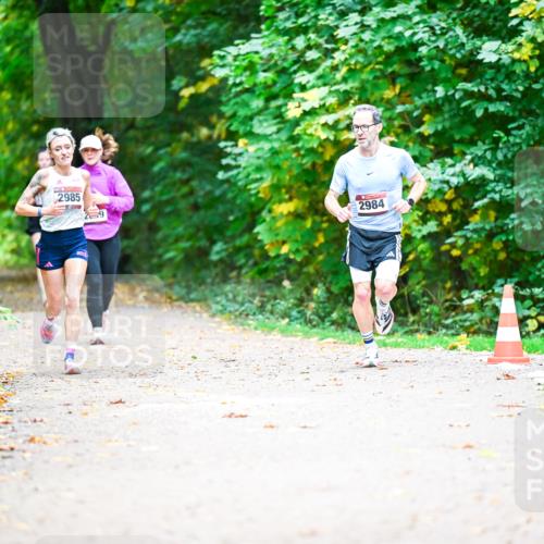 12.10.2025 - Bramfelder Halbmarathon 2025 Dr. Thomas Lammeyer http://msf.ph/oto/9350969 12.10.2025 10:36:55 Laufen 2728, 2985, 29, 2984 meine-sportfotos.de