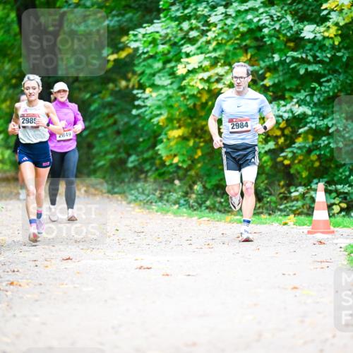 12.10.2025 - Bramfelder Halbmarathon 2025 Dr. Thomas Lammeyer http://msf.ph/oto/9350971 12.10.2025 10:36:55 Laufen 2728, 2985, 2849, 2984 meine-sportfotos.de