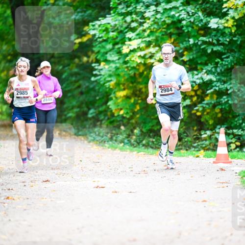 12.10.2025 - Bramfelder Halbmarathon 2025 Dr. Thomas Lammeyer http://msf.ph/oto/9350972 12.10.2025 10:36:55 Laufen 2728, 2985, 2849, 2984 meine-sportfotos.de