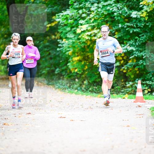 12.10.2025 - Bramfelder Halbmarathon 2025 Dr. Thomas Lammeyer http://msf.ph/oto/9350973 12.10.2025 10:36:55 Laufen 2728, 2985, 2849, 2984 meine-sportfotos.de