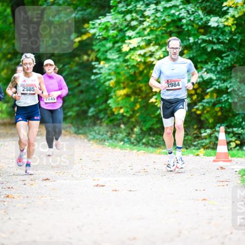 12.10.2025 - Bramfelder Halbmarathon 2025 Dr. Thomas Lammeyer http://msf.ph/oto/9350975 12.10.2025 10:36:56 Laufen 2728, 2985, 2849, 2984 meine-sportfotos.de