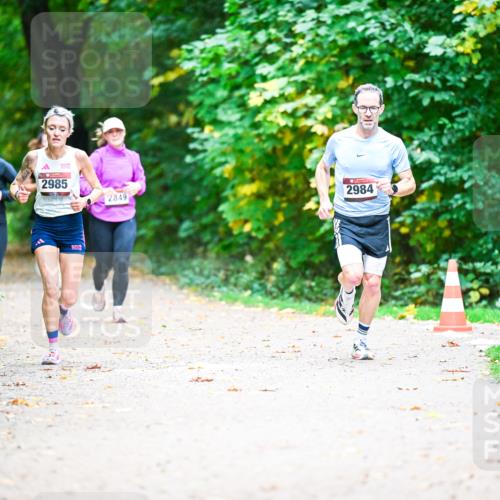 12.10.2025 - Bramfelder Halbmarathon 2025 Dr. Thomas Lammeyer http://msf.ph/oto/9350977 12.10.2025 10:36:56 Laufen 2726, 2985, 2849, 2984 meine-sportfotos.de