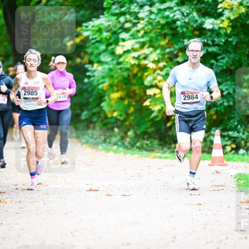 12.10.2025 - Bramfelder Halbmarathon 2025 Dr. Thomas Lammeyer http://msf.ph/oto/9350982 12.10.2025 10:36:57 Laufen 2728, 2985, 7849, 2984 meine-sportfotos.de