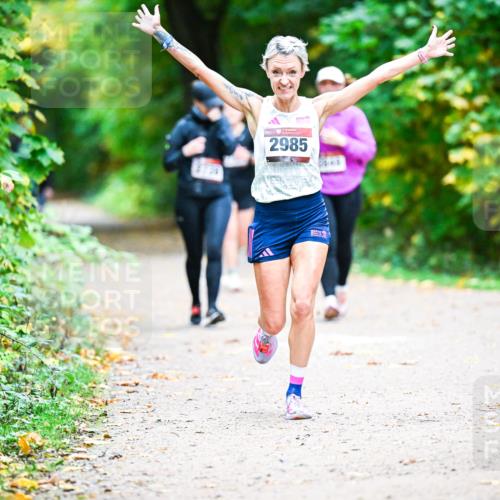 12.10.2025 - Bramfelder Halbmarathon 2025 Dr. Thomas Lammeyer http://msf.ph/oto/9350990 12.10.2025 10:36:58 Laufen 8701, 2985, 933 meine-sportfotos.de