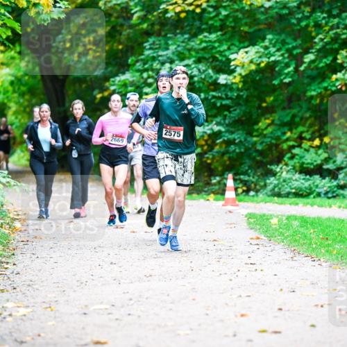 12.10.2025 - Bramfelder Halbmarathon 2025 Dr. Thomas Lammeyer http://msf.ph/oto/9351078 12.10.2025 10:37:32 Laufen 2669, 2575 meine-sportfotos.de