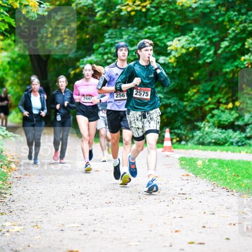 12.10.2025 - Bramfelder Halbmarathon 2025 Dr. Thomas Lammeyer http://msf.ph/oto/9351082 12.10.2025 10:37:32 Laufen 2669, 2561, 2575 meine-sportfotos.de