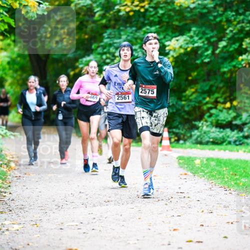12.10.2025 - Bramfelder Halbmarathon 2025 Dr. Thomas Lammeyer http://msf.ph/oto/9351084 12.10.2025 10:37:32 Laufen 669, 2561, 2575 meine-sportfotos.de