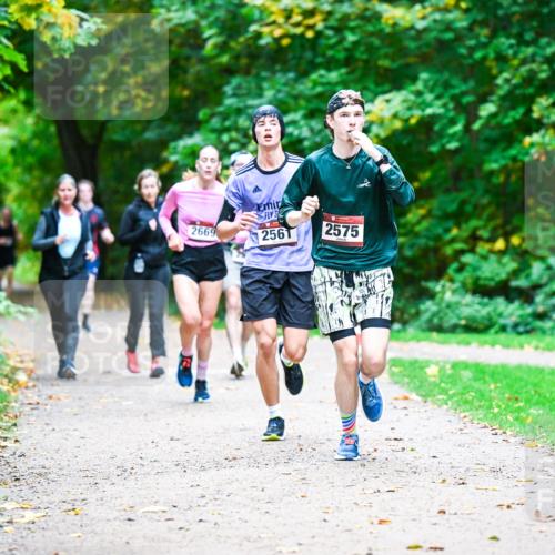 12.10.2025 - Bramfelder Halbmarathon 2025 Dr. Thomas Lammeyer http://msf.ph/oto/9351086 12.10.2025 10:37:33 Laufen 2669, 2561, 2575 meine-sportfotos.de