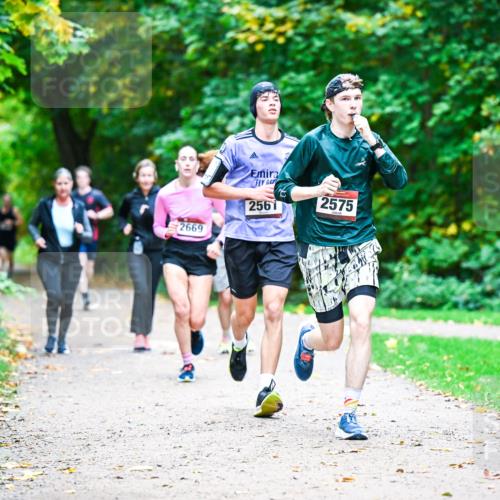 12.10.2025 - Bramfelder Halbmarathon 2025 Dr. Thomas Lammeyer http://msf.ph/oto/9351088 12.10.2025 10:37:33 Laufen 2669, 2561, 2575 meine-sportfotos.de