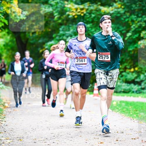 12.10.2025 - Bramfelder Halbmarathon 2025 Dr. Thomas Lammeyer http://msf.ph/oto/9351090 12.10.2025 10:37:33 Laufen 2669, 2561, 2575 meine-sportfotos.de