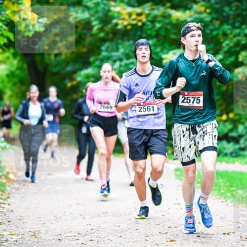 12.10.2025 - Bramfelder Halbmarathon 2025 Dr. Thomas Lammeyer http://msf.ph/oto/9351092 12.10.2025 10:37:34 Laufen 2575, 2669, 2561 meine-sportfotos.de