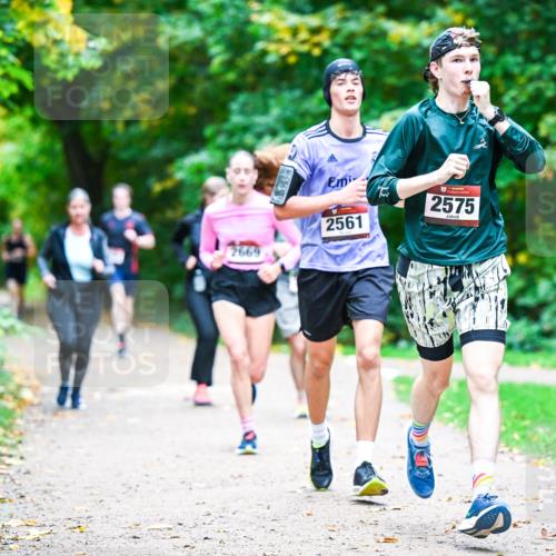 12.10.2025 - Bramfelder Halbmarathon 2025 Dr. Thomas Lammeyer http://msf.ph/oto/9351093 12.10.2025 10:37:34 Laufen 2575, 2669, 2561 meine-sportfotos.de