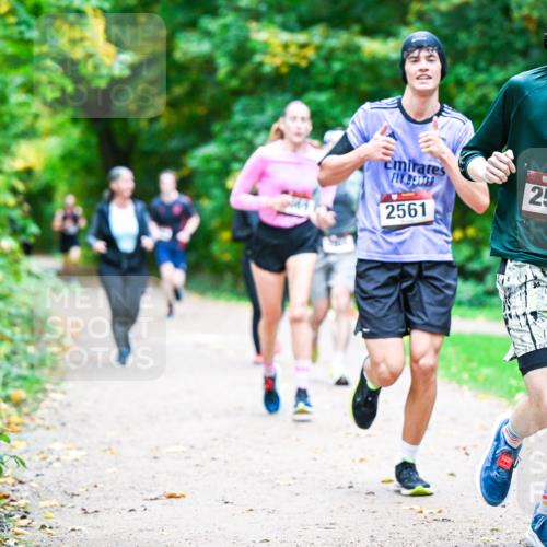 12.10.2025 - Bramfelder Halbmarathon 2025 Dr. Thomas Lammeyer http://msf.ph/oto/9351100 12.10.2025 10:37:35 Laufen 0, 2561, 34, 2575 meine-sportfotos.de