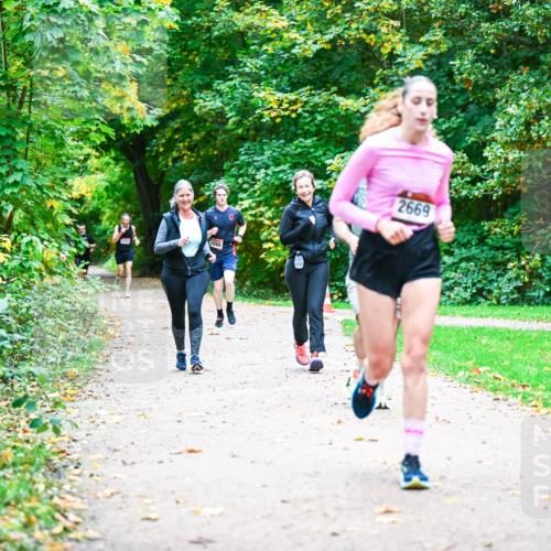 12.10.2025 - Bramfelder Halbmarathon 2025 Dr. Thomas Lammeyer http://msf.ph/oto/9351105 12.10.2025 10:37:36 Laufen 2990, 2669 meine-sportfotos.de