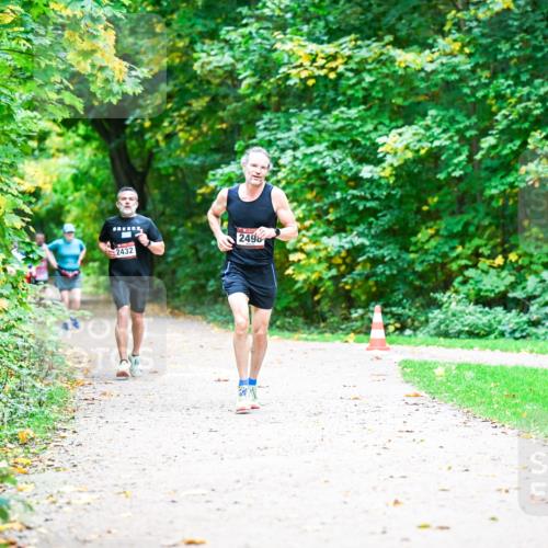 12.10.2025 - Bramfelder Halbmarathon 2025 Dr. Thomas Lammeyer http://msf.ph/oto/9351134 12.10.2025 10:37:42 Laufen 2432, 2498 meine-sportfotos.de