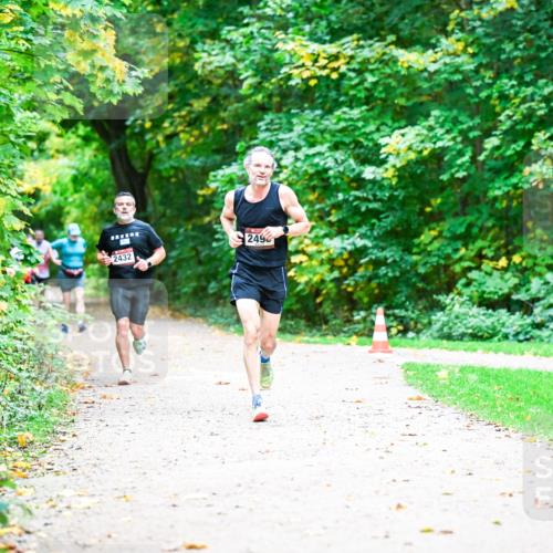12.10.2025 - Bramfelder Halbmarathon 2025 Dr. Thomas Lammeyer http://msf.ph/oto/9351135 12.10.2025 10:37:43 Laufen 2432, 2493 meine-sportfotos.de