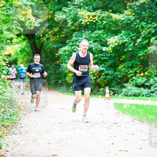 12.10.2025 - Bramfelder Halbmarathon 2025 Dr. Thomas Lammeyer http://msf.ph/oto/9351138 12.10.2025 10:37:43 Laufen 2432, 2498 meine-sportfotos.de