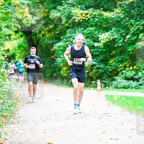 12.10.2025 - Bramfelder Halbmarathon 2025 Dr. Thomas Lammeyer http://msf.ph/oto/9351139 12.10.2025 10:37:43 Laufen 2432, 2498 meine-sportfotos.de