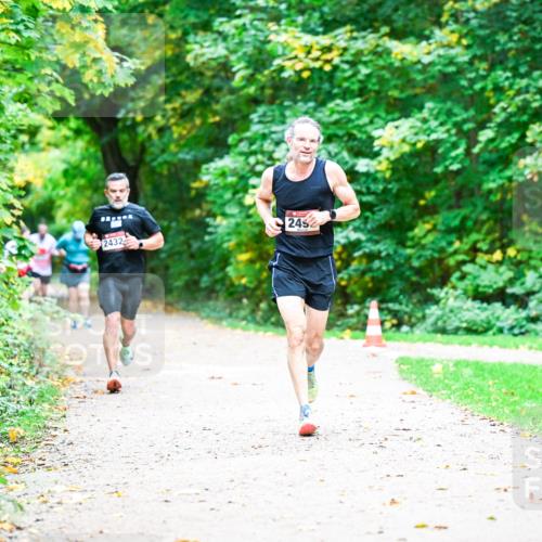 12.10.2025 - Bramfelder Halbmarathon 2025 Dr. Thomas Lammeyer http://msf.ph/oto/9351140 12.10.2025 10:37:43 Laufen 2492, 2432 meine-sportfotos.de